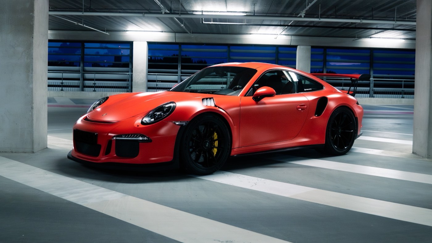 Porsche 911 GT3 RS in een parkeergarage